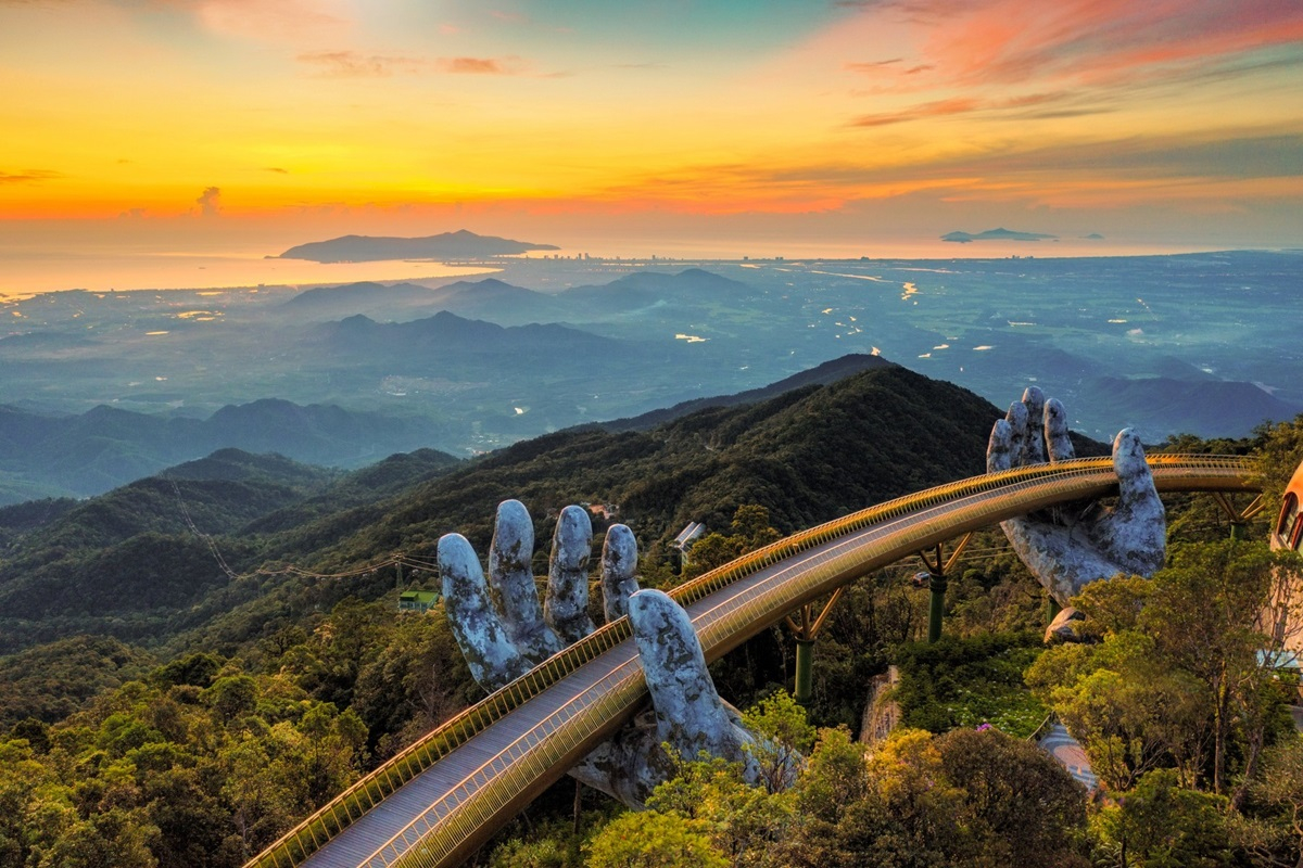 The Cau Vang (Golden Bridge) at the Sun World Ba Na Hills tourist site in Da Nang is among the most favourite check-in destinations in Viet Nam.