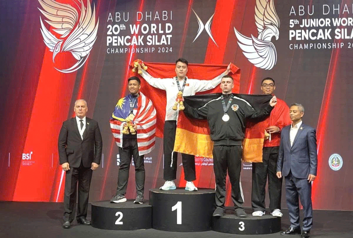 Le Van Toan (3rd, left) had a successful 2024 with a gold medal at the Pencak Silat World Championship and is the high hope of the city's sports sector in 2025. Photo courtesy of the character