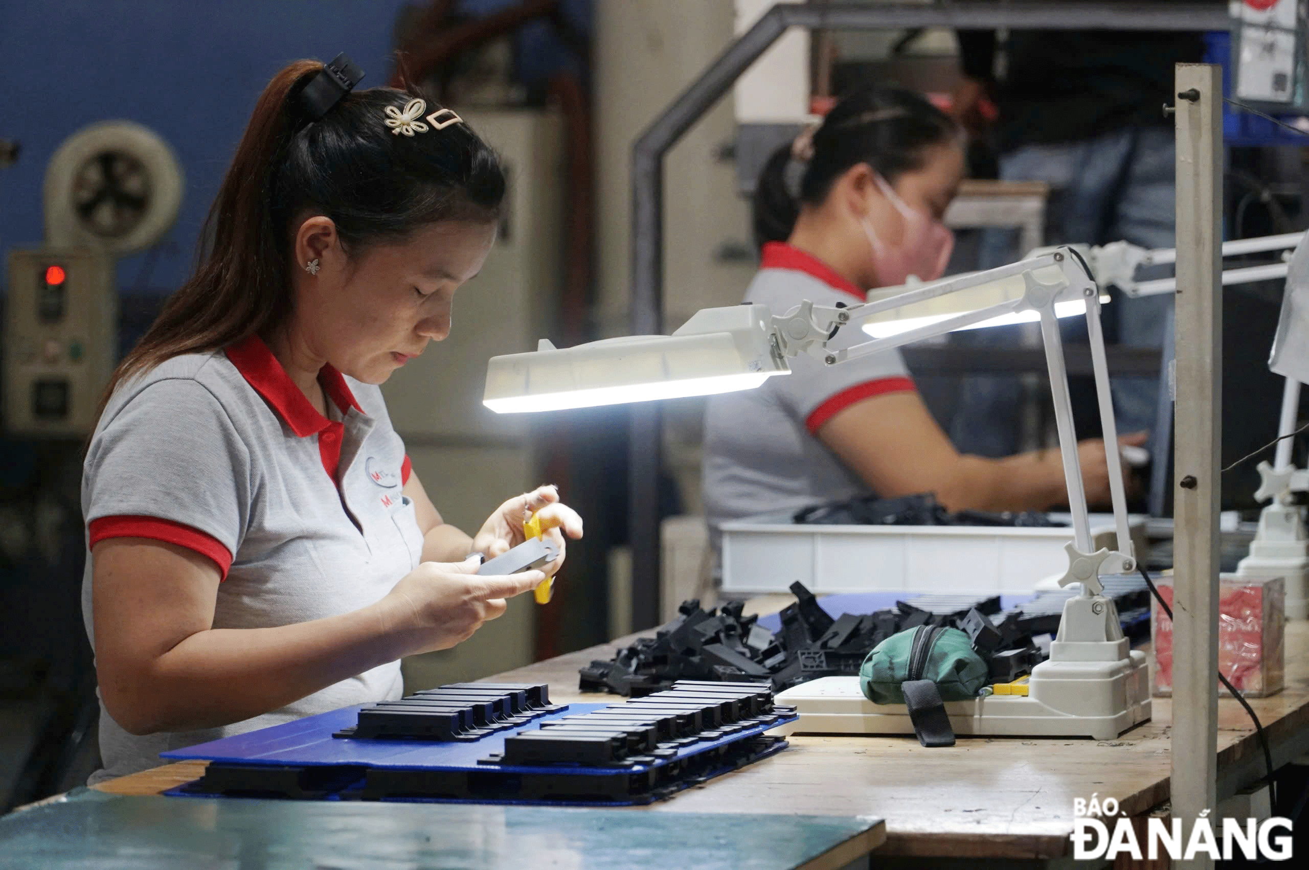 The added value of the industrial and construction sector increased by 7.7% in 2024. Production activities at the Minh Thinh Loi Company Limited. Photo: M.QUE