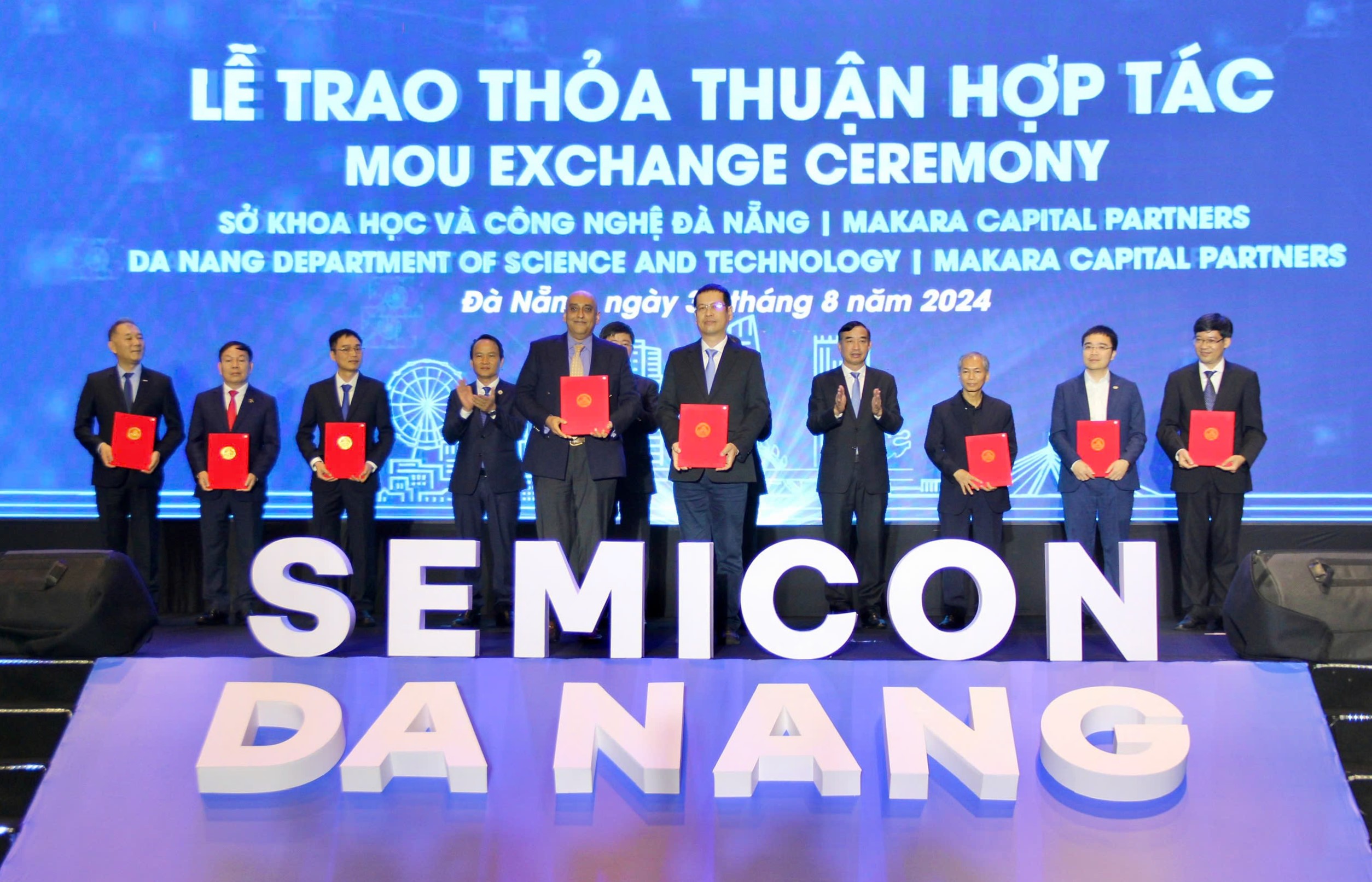 Within the framework of the event, many agreements and Memoranda of Understanding on cooperation between Da Nang and partners, enterprises, and investors were signed.