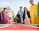 Những ông đồ trẻ lưu giữ nét đẹp văn hóa Việt