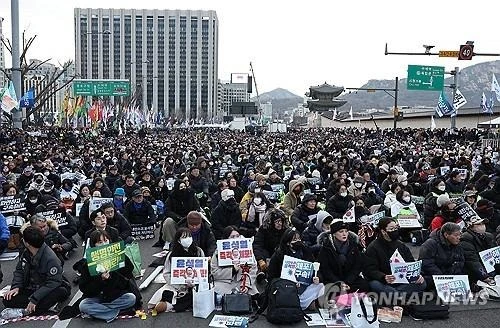 Biểu tình quy mô lớn ở Seoul