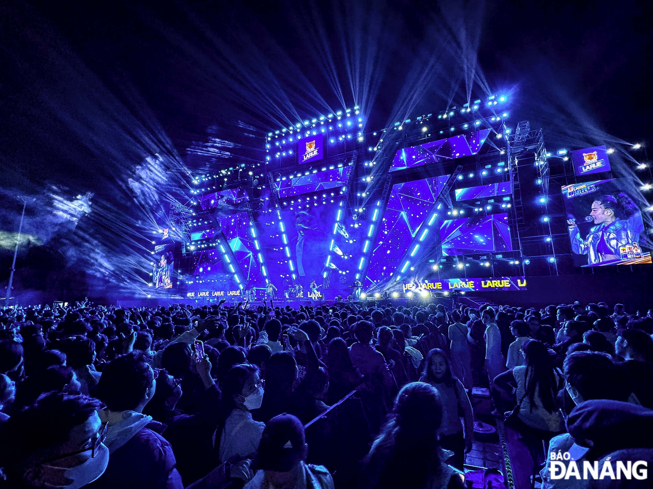 A large crowd gather for the countdown event at the Bien Dong (East Sea) Park