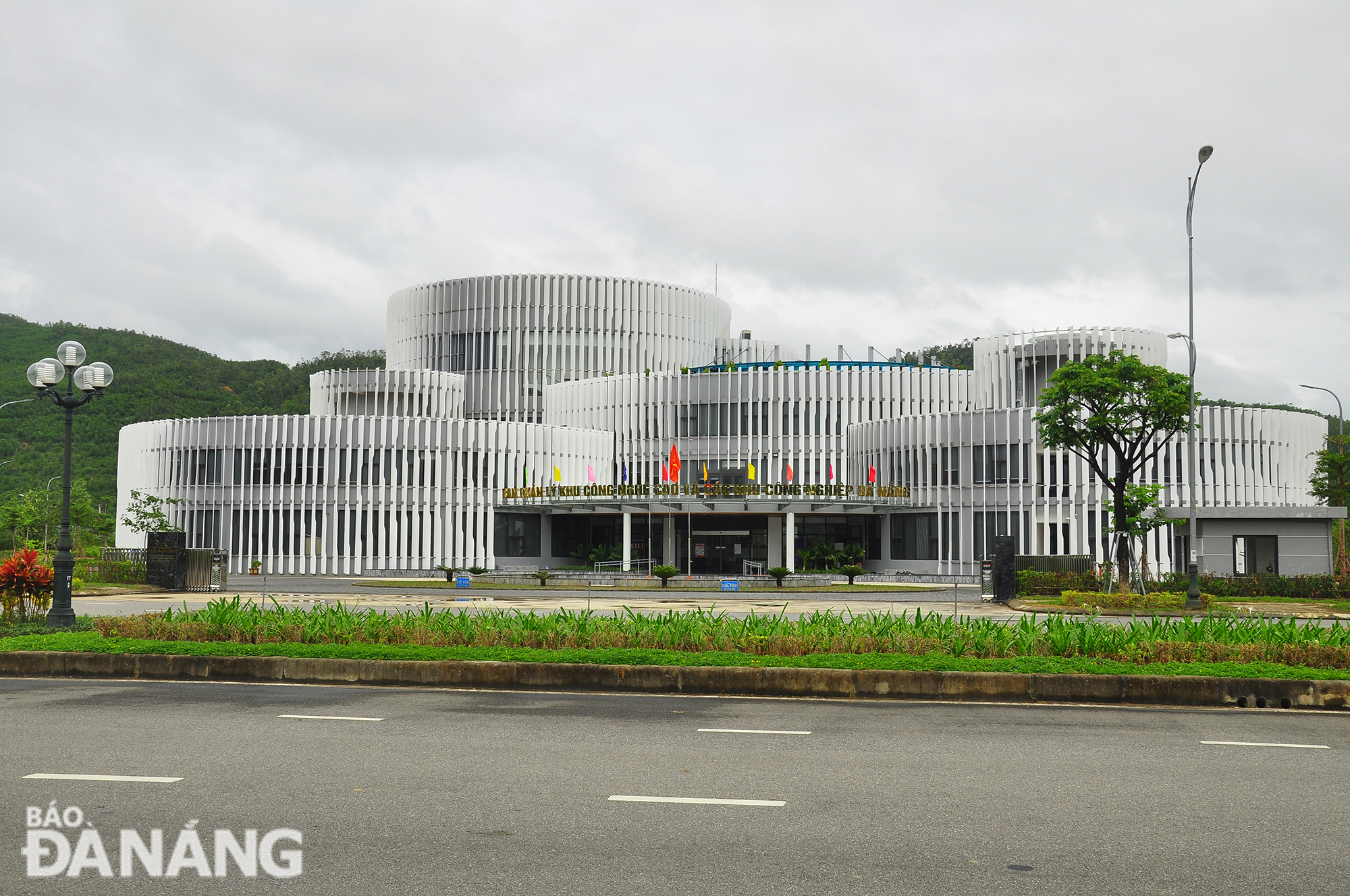 The Authority of the Da Nang High-Tech Park and Industrial Zones and related units are assigned to monitor and supervise the project implementation. Photo: THANH LAN