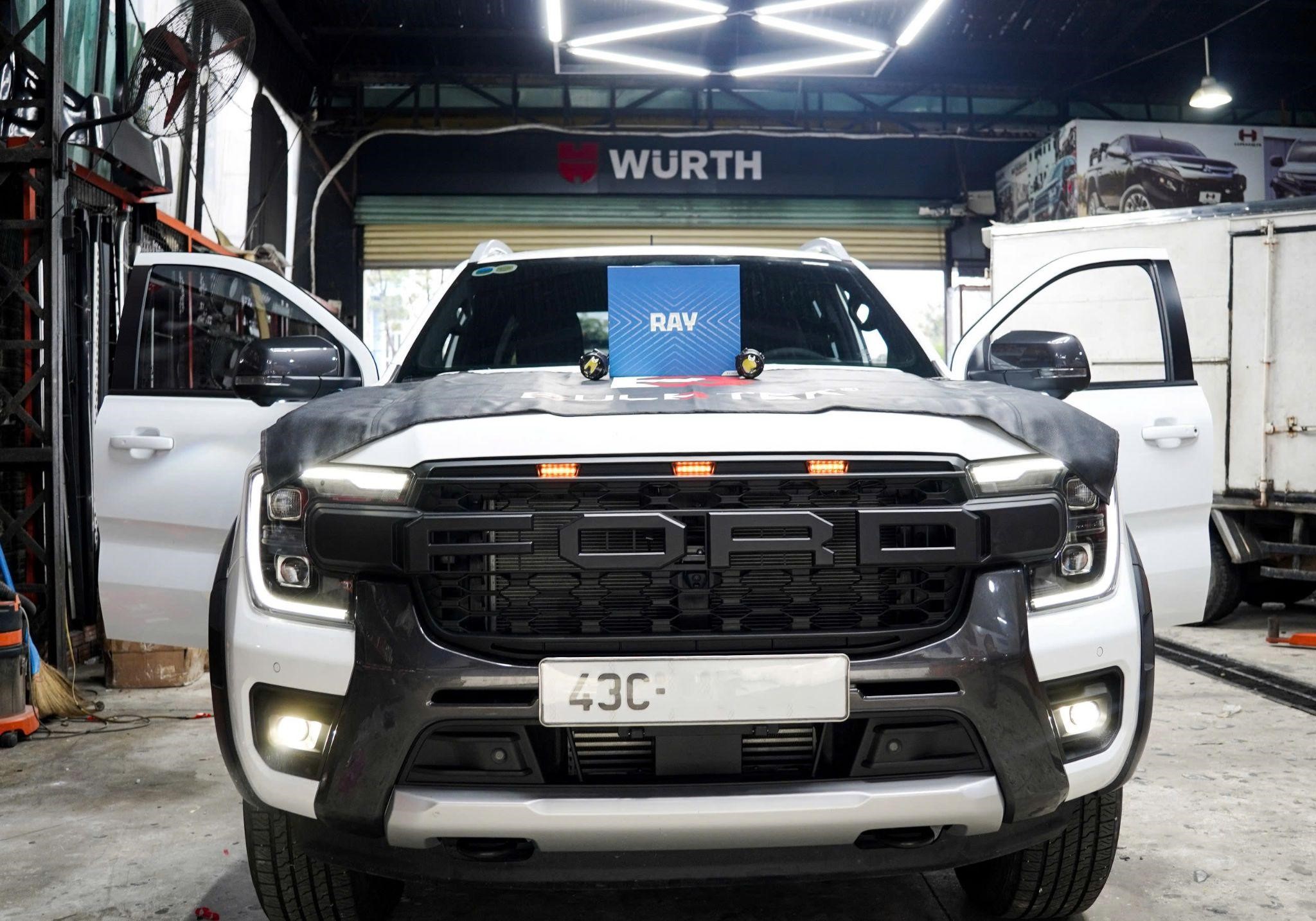 Ford Ranger lắp bi gầm 2 inch Ray.