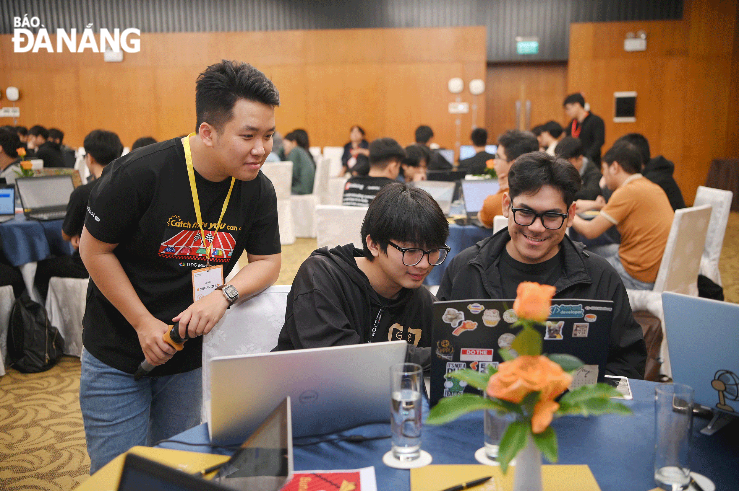 Programmers participating in the Devfest 2024 competition organized by the Google Developer Group technology community in the central region. Photo: M.QUE