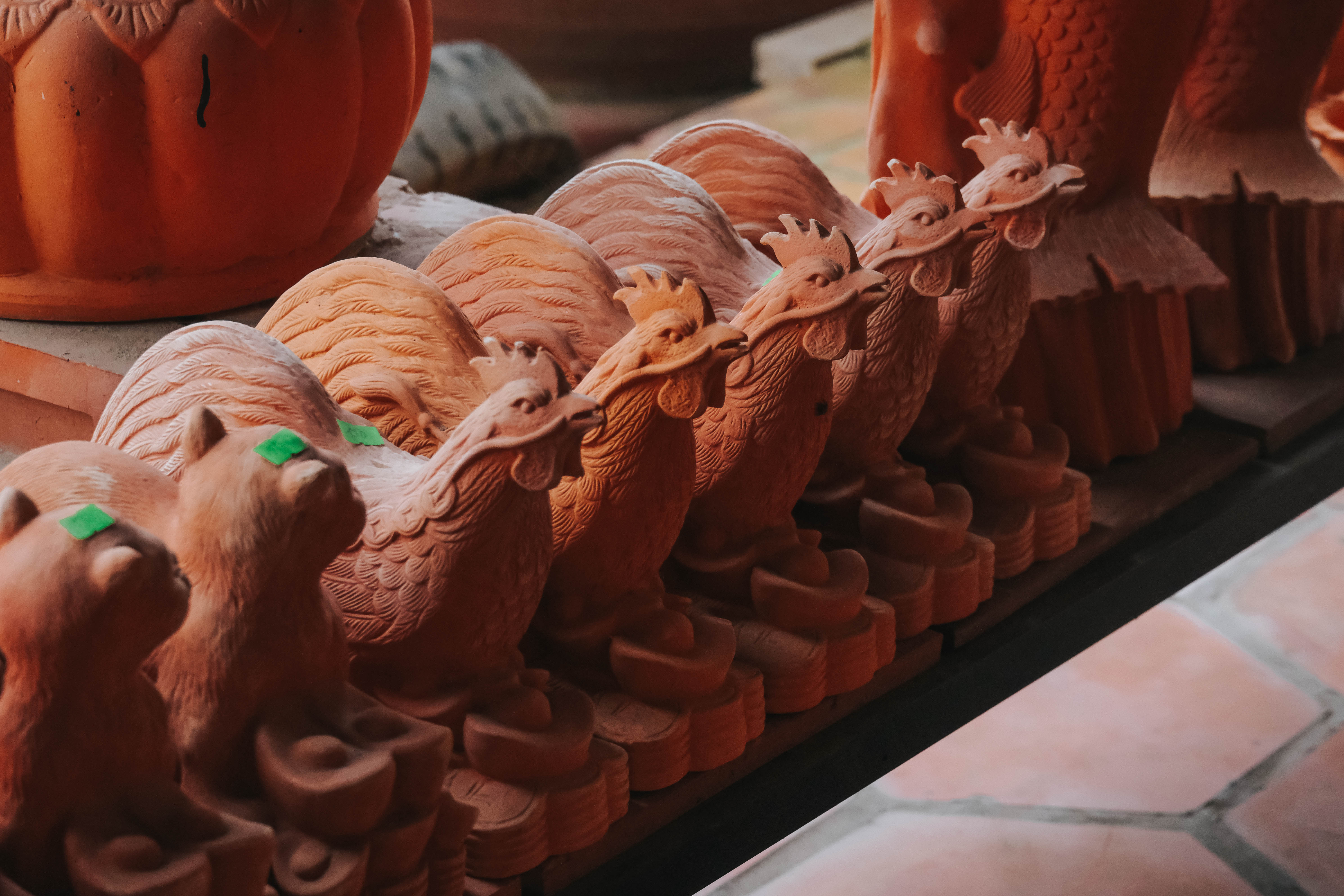 The bricks and ceramics of Mang Thit feature intricate designs crafted with high-level techniques.