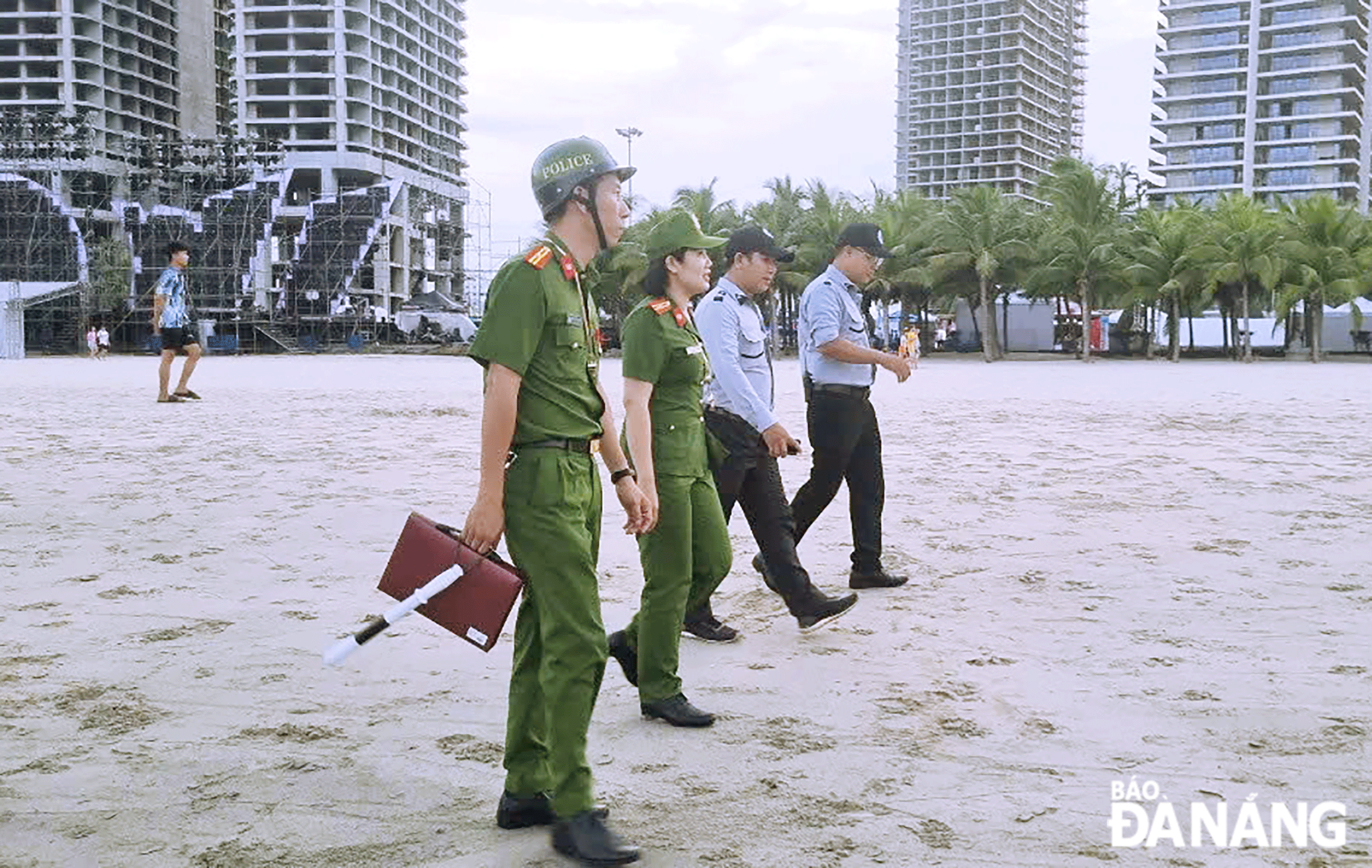 The Coastal Tourism Security Patrol Team strives to ensure the absolute safety of tourists. Photo: NGOC HA