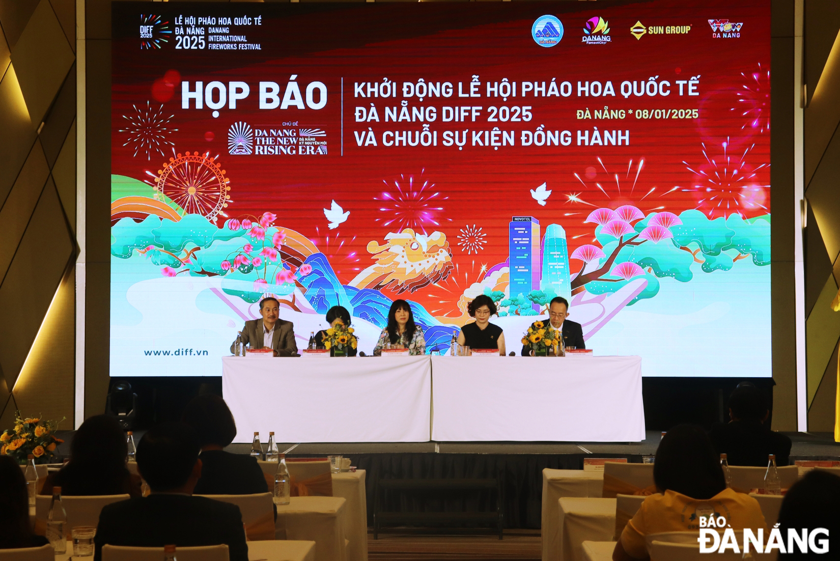 Quang cảnh buổi họp báo. Ảnh: NGỌC HÀ