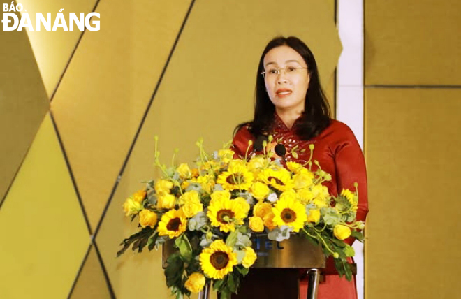 Vice Chairwoman of the Da Nang People's Committee Nguyen Thi Anh Thi speaking at the press conference. Photo: NGOC HA