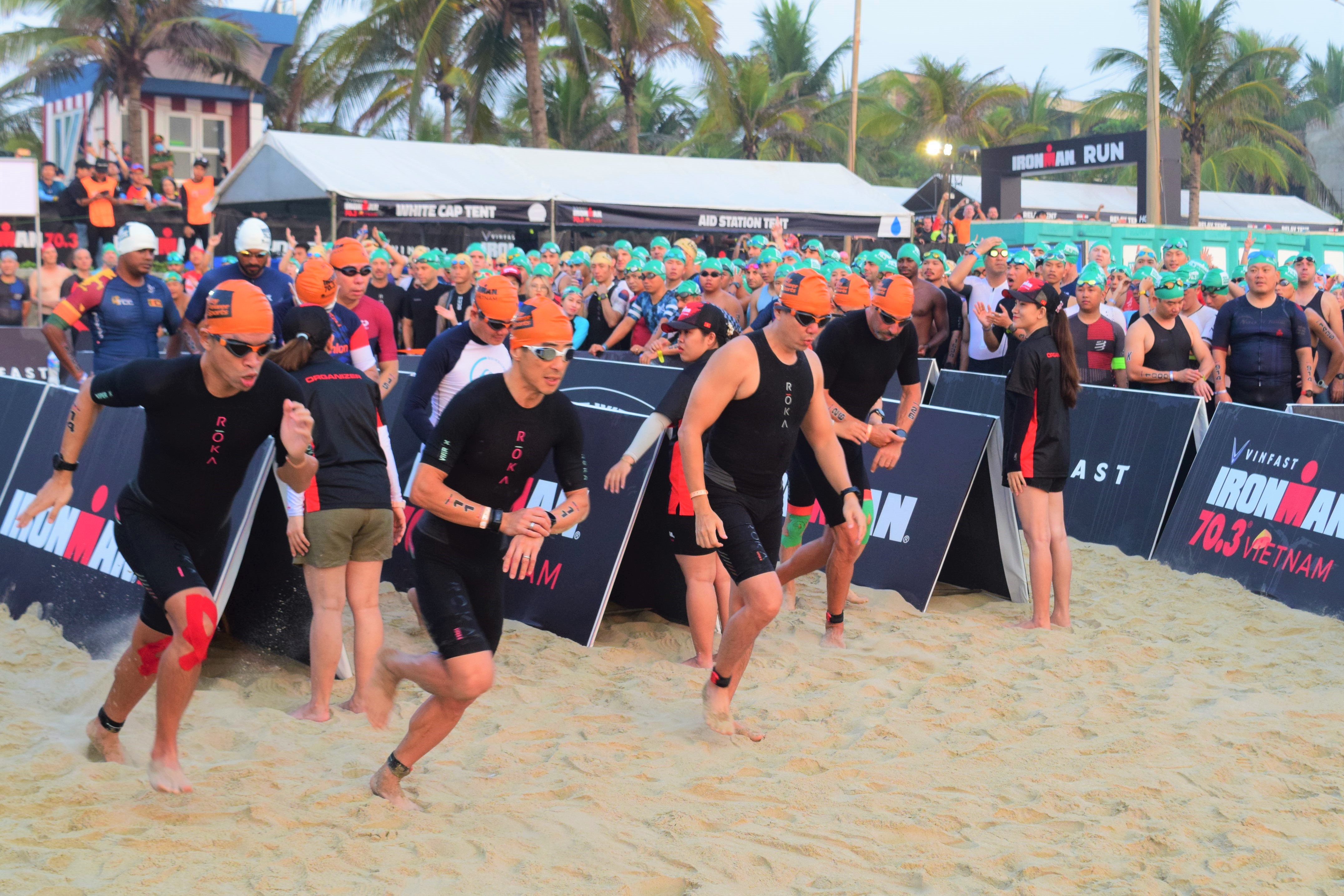  Athletes compete at IRONMAN 70.3 Viet Nam 2024. Photo: PHI NONG