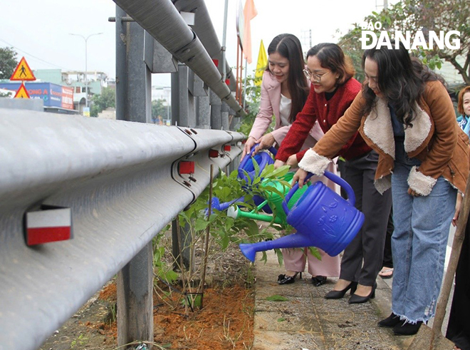 In an effort to raise public awareness about environmental protection, the Women's Union of Hoa An Ward, Cam Le District,