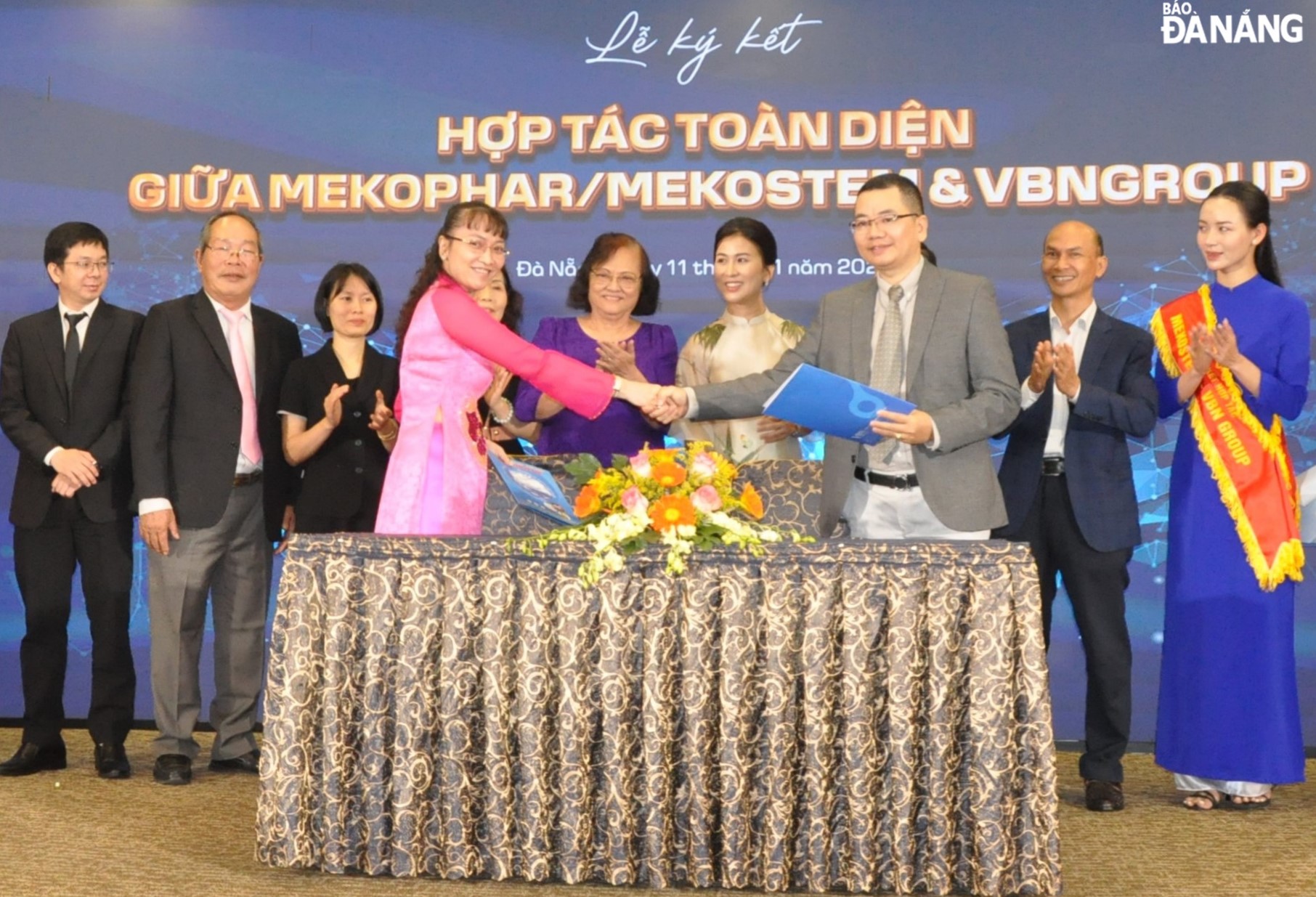 The signing ceremony between the Viet Nam Health International JSC (VBN Group) and the Mekostem Stem Cell Bank. Photo: LE HUNG