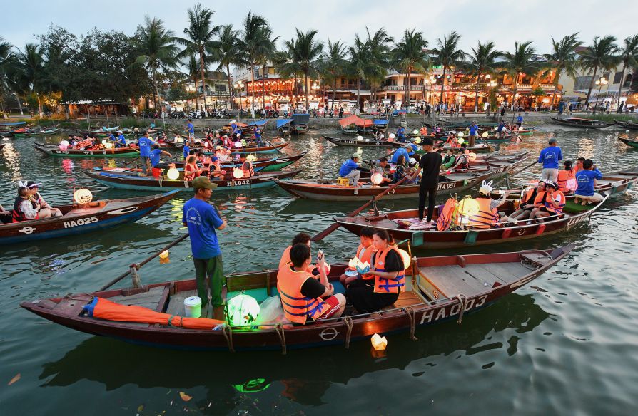 Việt Nam ngày càng thu hút khách du lịch Hàn Quốc và châu Á. Ảnh: Việt Văn