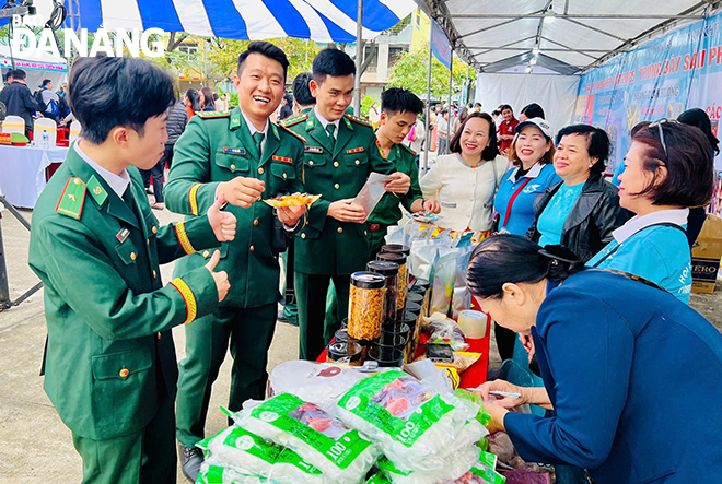 Các gian hàng tại ngày hội.