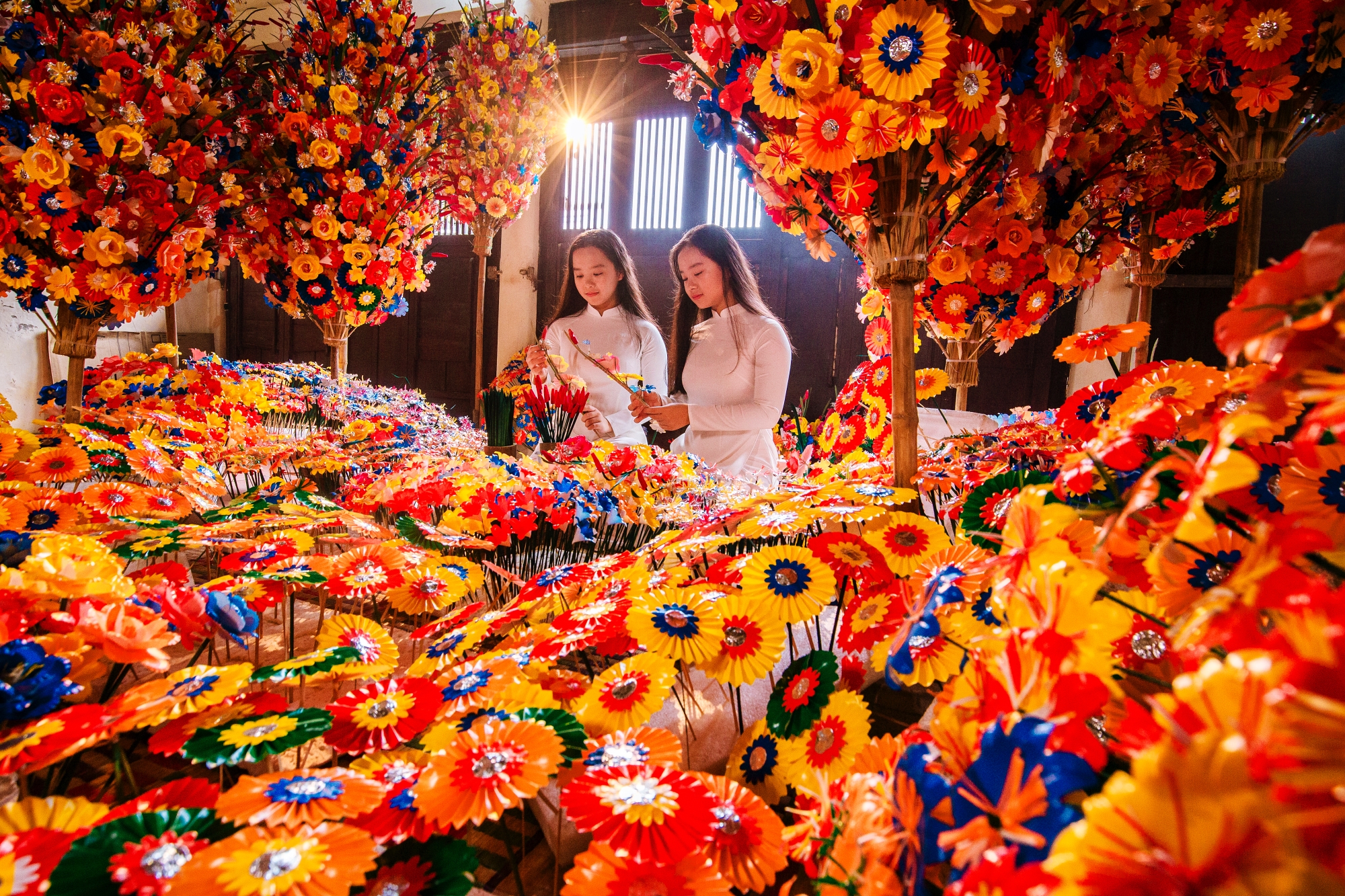 Paper flowers embody the sacred philosophy of Eastern Confucianism: the 