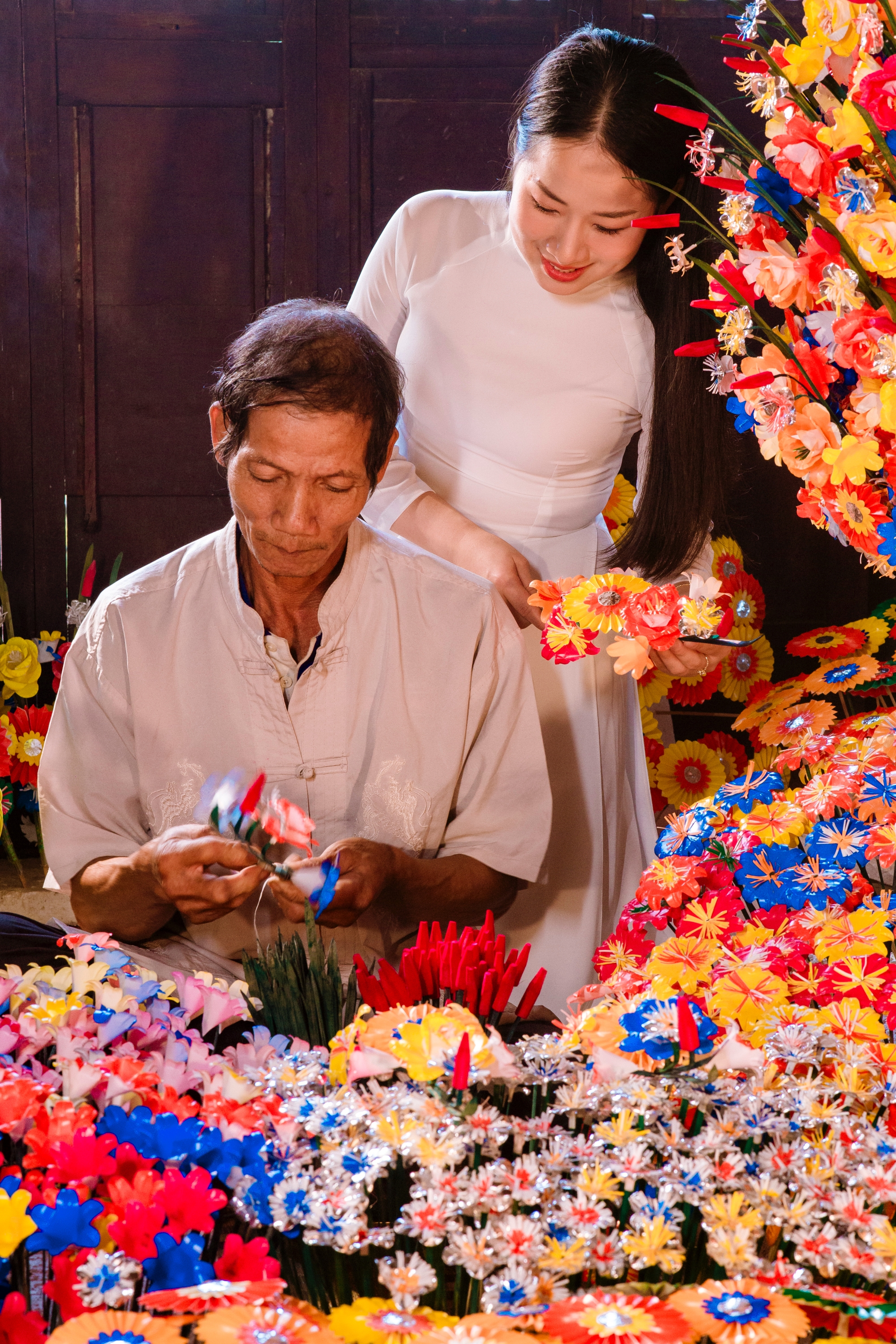 Thanh Tien paper flowers consistently attract buyers with the artisanship of their creators and the beauty of the flowers themselves.