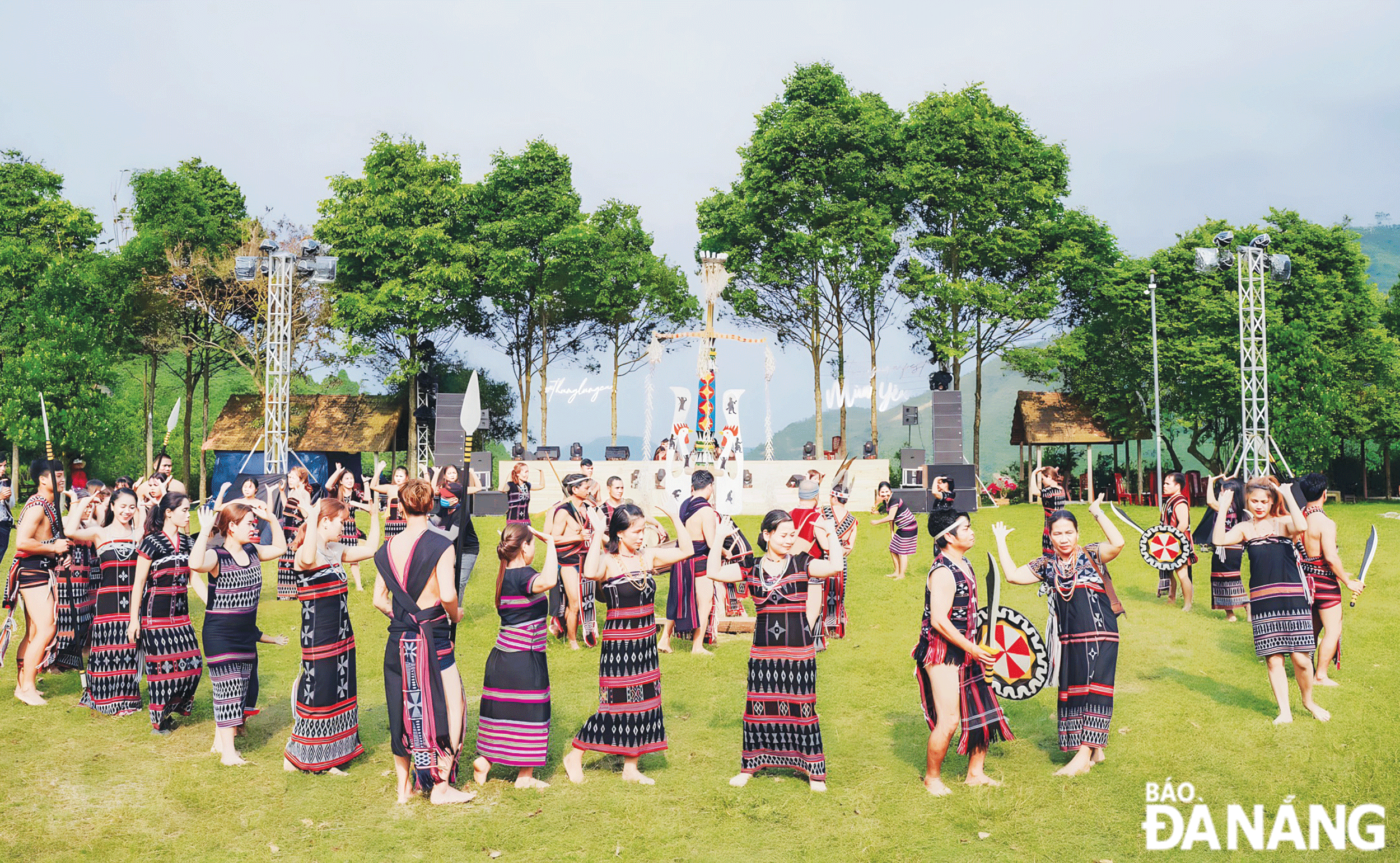 Many Tet programmes in Hoa Vang District will feature the ‘tung tung-da da’ dance performed to the traditional music and gong sounds of the Co Tu people. Photo: GIA HUY