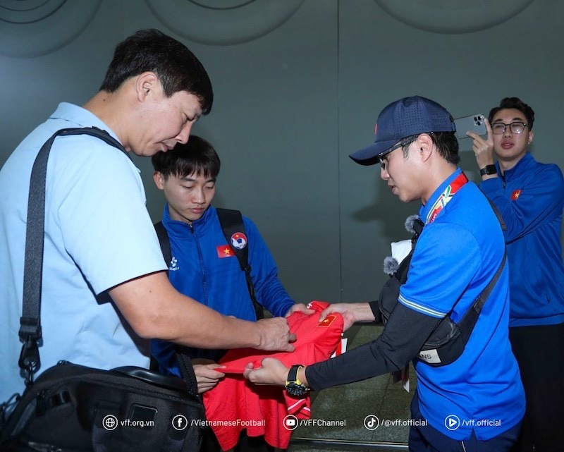 Huấn luyện viên Kim Sang-sik sẽ tiếp tục hành trình cùng tuyển Việt Nam sau chức vô địch ASEAN Cup 2024. Ảnh: VFF