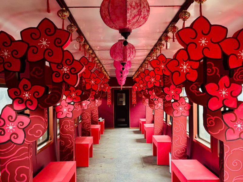 A train carriage is decorated as a stage for the countdown show. Photo: https://cand.com.vn/