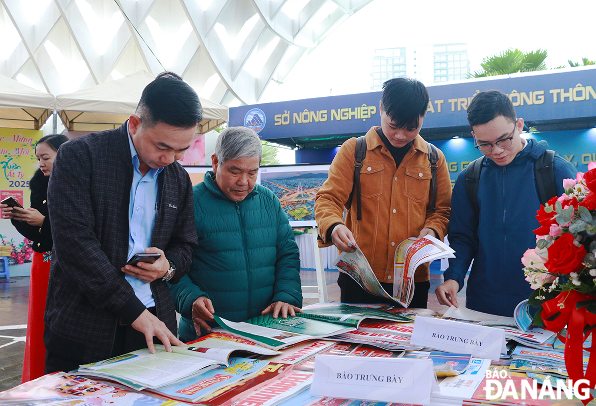 Hội báo Xuân là ngày hội để các cơ quan báo chí, người làm báo trên địa bàn nhìn là thành tựu, kết quả trong năm. Ảnh: XUÂN DŨNG