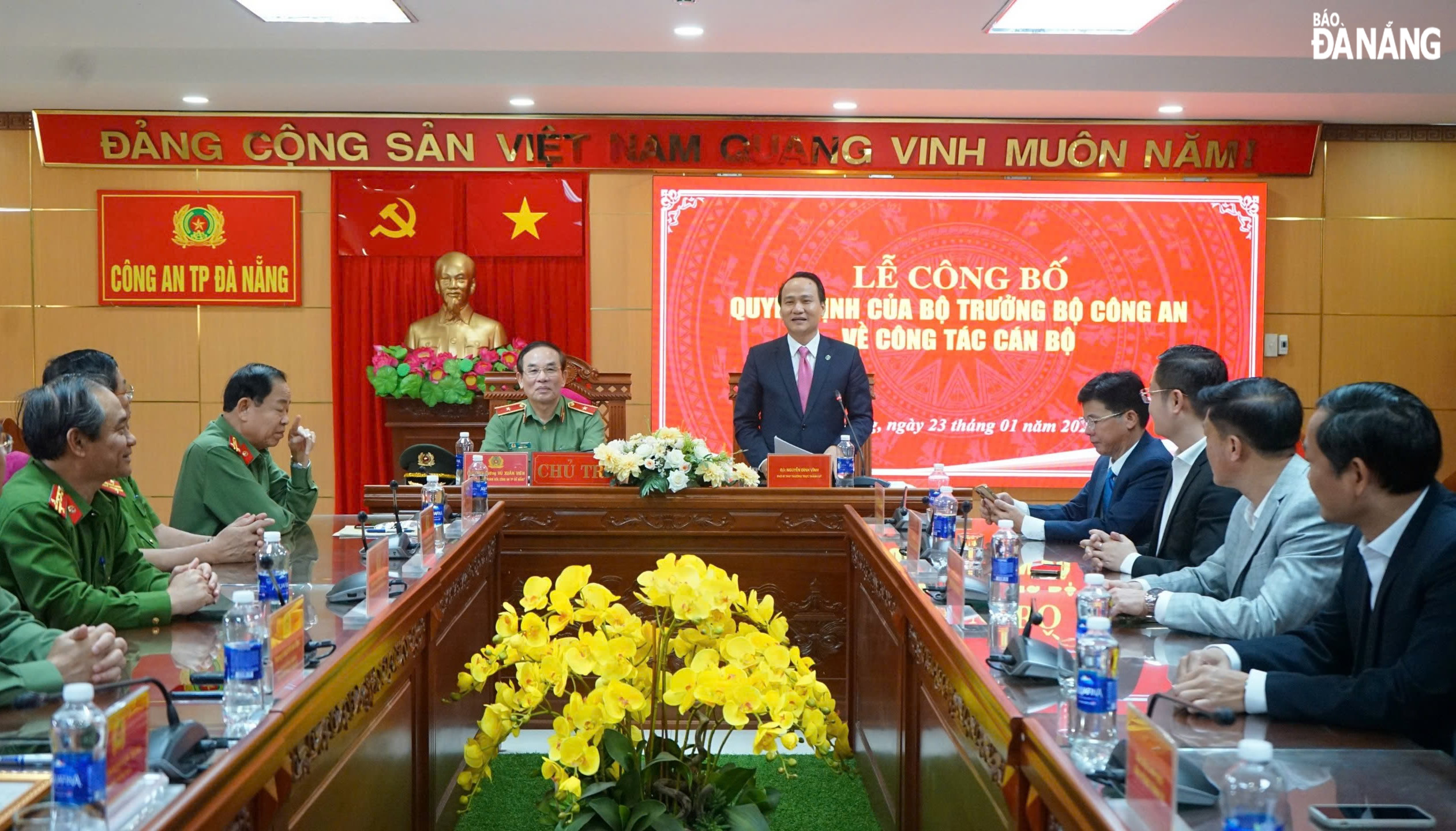 Phó Bí thư Thường trực Thành ủy Nguyễn Đình Vĩnh phát biểu tại buổi lễ. Ảnh: LÊ HÙNG