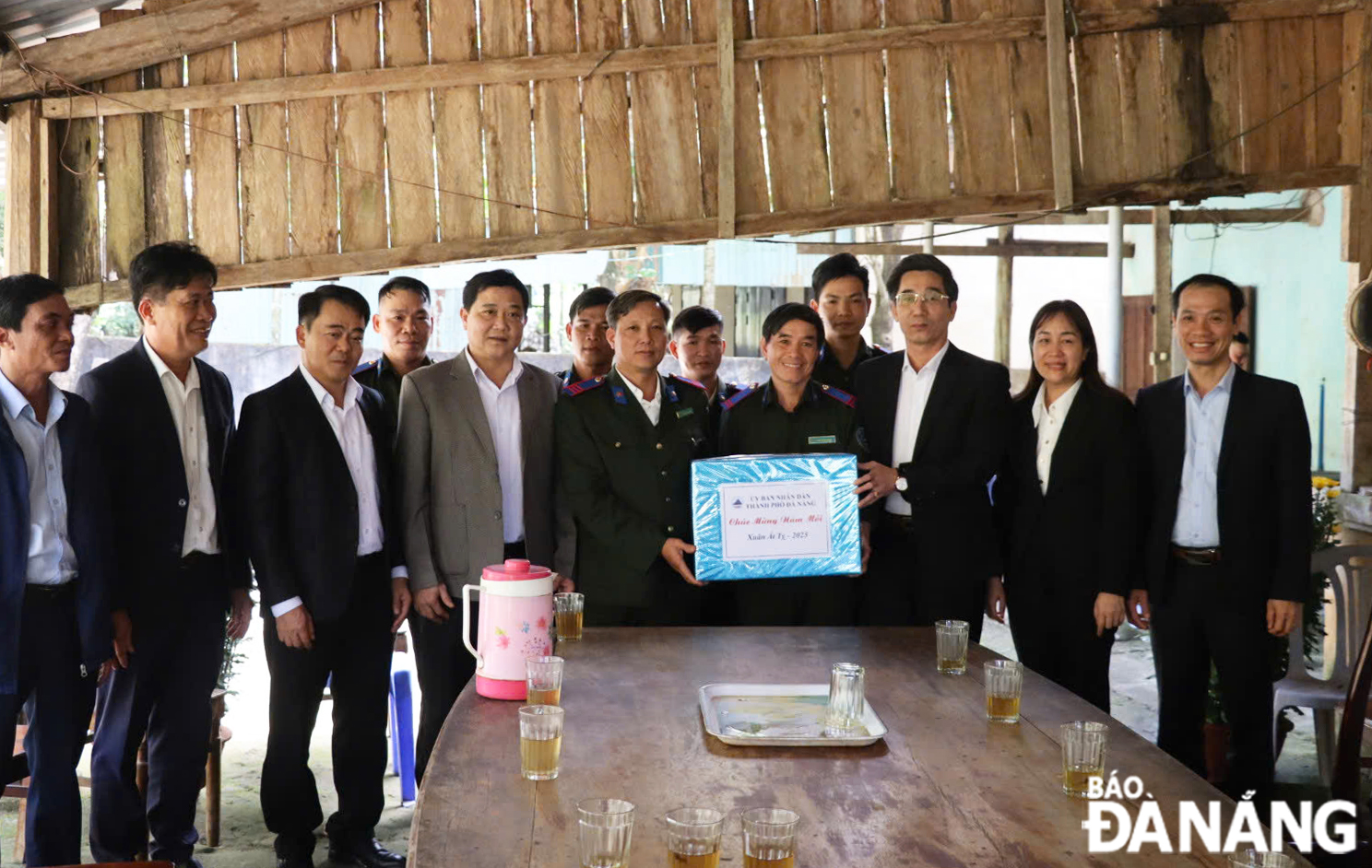 Lãnh đạo thành phố thăm, chúc Tết tại Trạm Quản lý bảo vệ rừng chuyên trách Sông Nam. Ảnh: TRẦN TRÚC