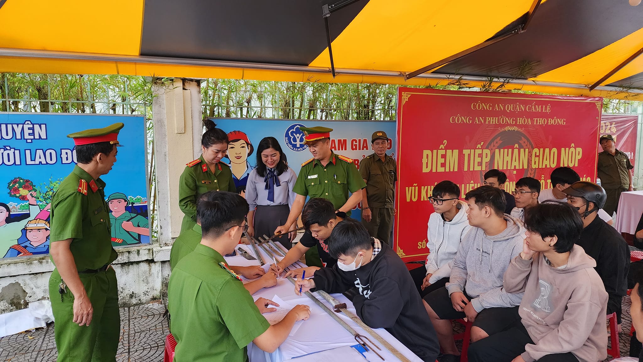 Tăng cường vận động người dân giao nộp vũ khí, vật liệu nổ