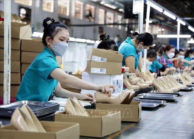 Công đoàn cân nhắc thời điểm đề xuất tăng lương tối thiểu vùng 2025