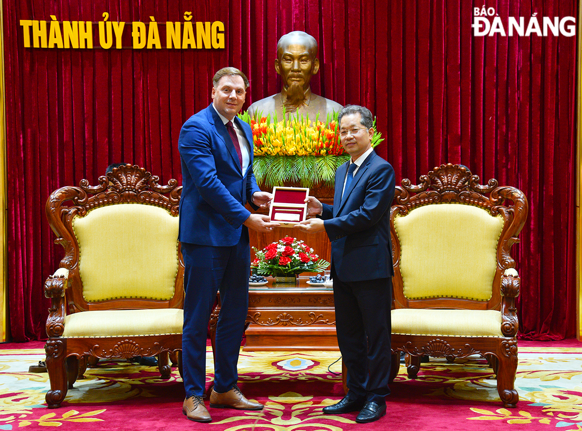 Đà Nẵng mời gọi Tập đoàn DNATA hợp tác lĩnh vực logistics hàng không
