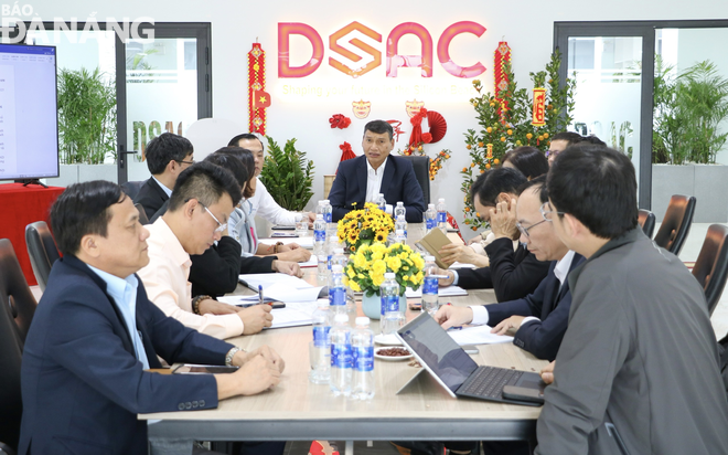 Standing Vice Chairman of the Da Nang People's Committee Ho Ky Minh chaired the meeting. Photo: M.QUE