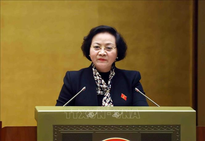 Bộ trưởng Bộ Nội vụ Phạm Thị Thanh Trà, thừa ủy quyền của Thủ tướng Chính phủ trình bày Tờ trình về dự án Luật Tổ chức chính quyền địa phương (sửa đổi). Ảnh: Phạm Kiên/TTXVN