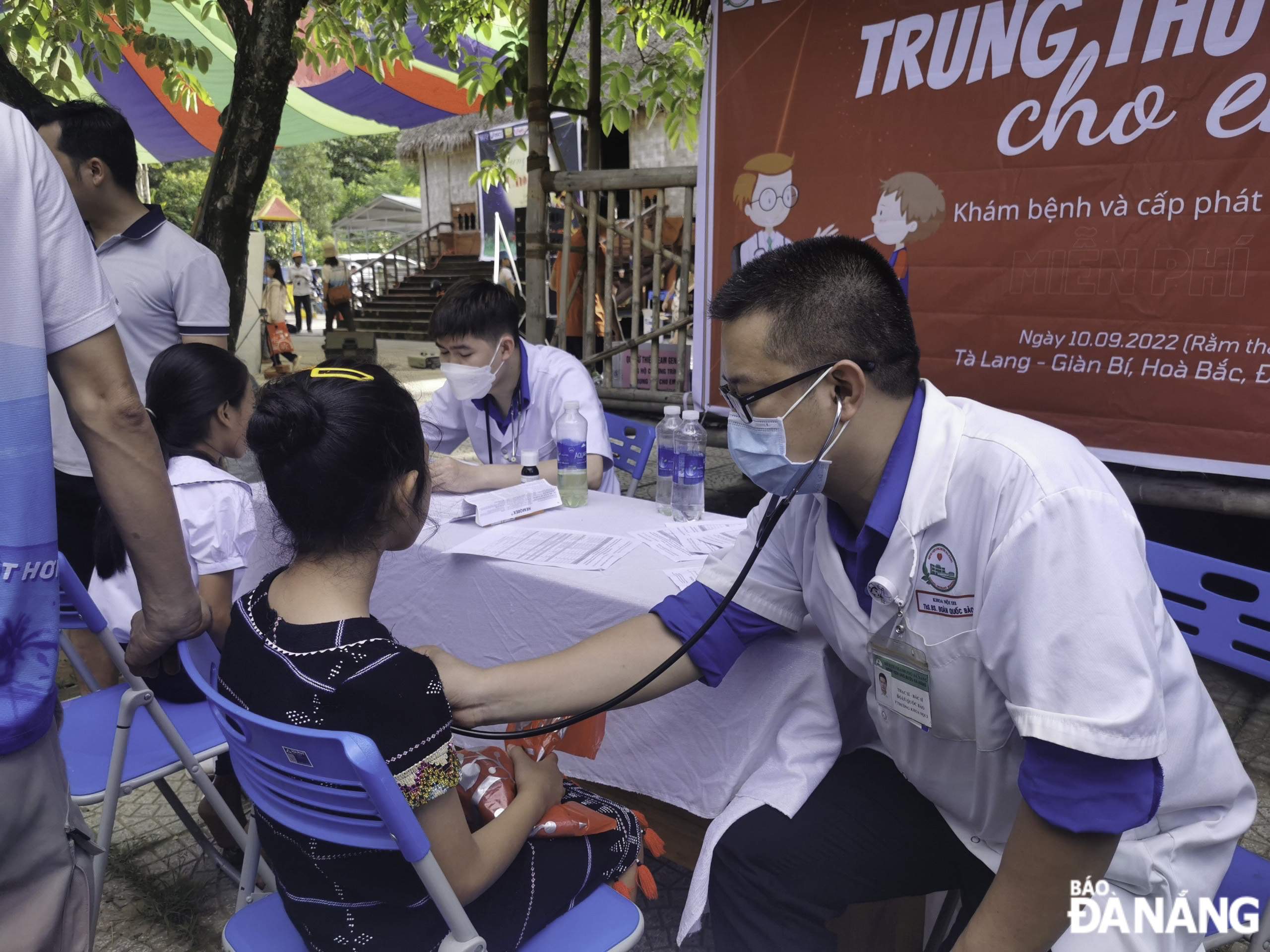 Bác sĩ Đoàn Quốc Bảo tham gia hoạt động tình nguyện