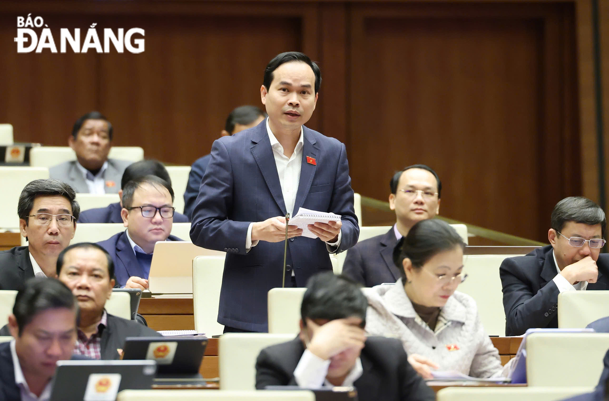 Đại biểu Nguyễn Duy Minh phát biểu thảo luận. Ảnh: VŨ HƯNG