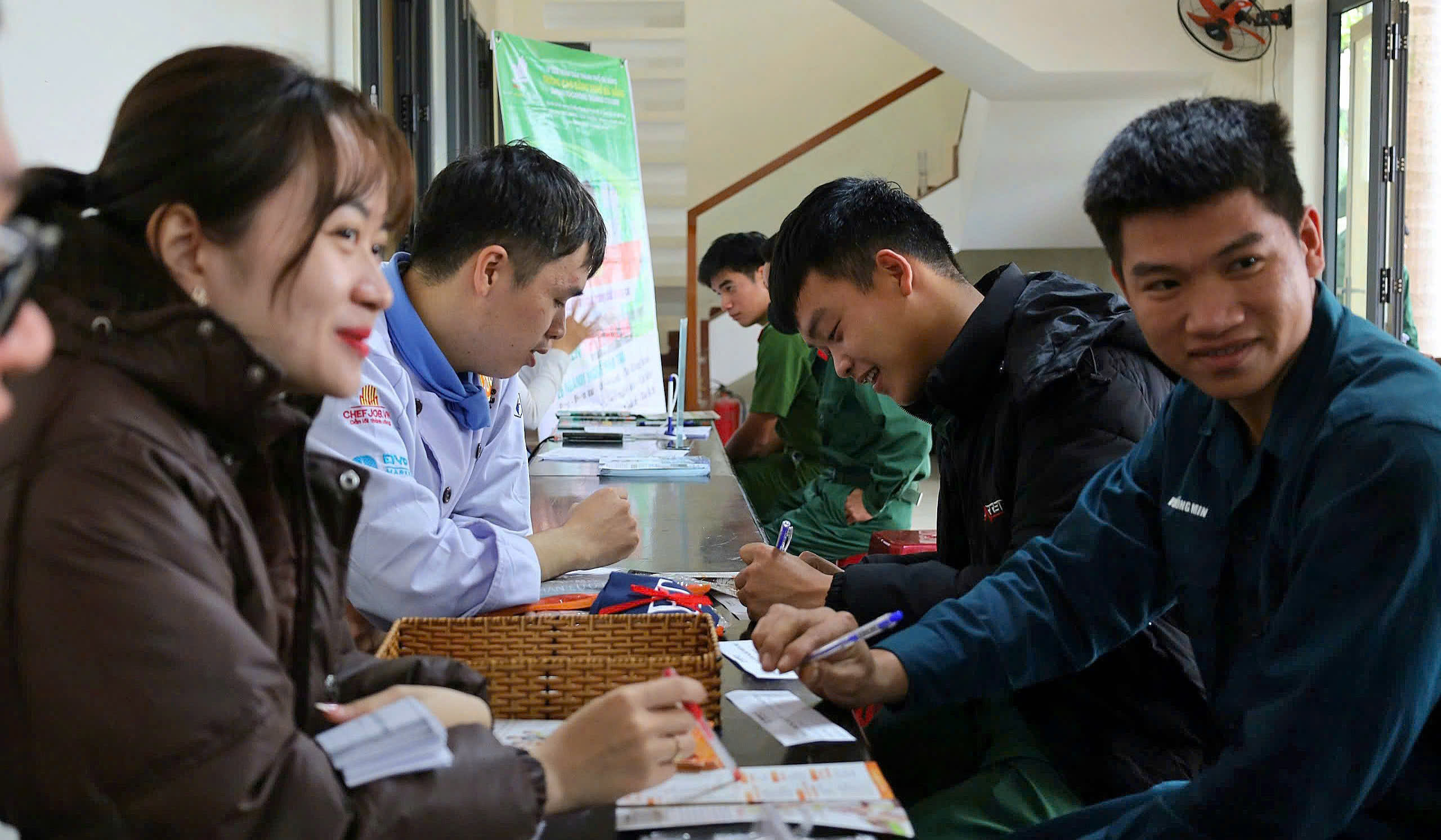 Quân nhân xuất ngũ được UBND quận tổ chức buổi gặp mặt nhằm tư vấn, định hướng nghề nghiệp việc làm.Ảnh: HUỲNH VŨ
