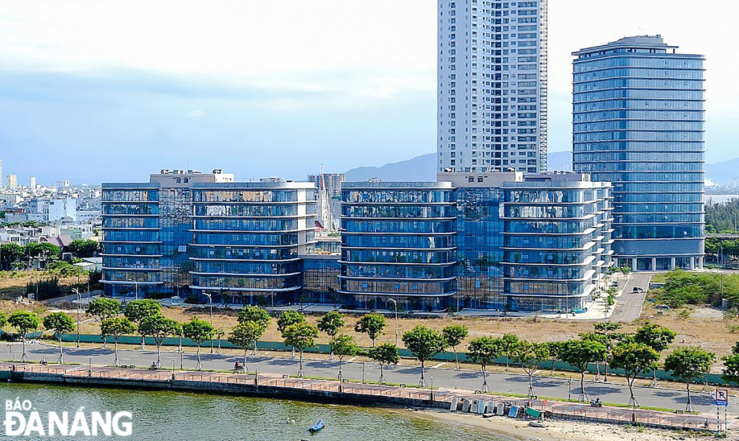 On January 16, 2025, Da Nang held a ceremony to open the Da Nang Software Park No. 2 and put into use the ICT1 building with 8 floors, a total floor area of over 39,000m2, and an exploitation area of 21,000m2. Photo: MAI QUE