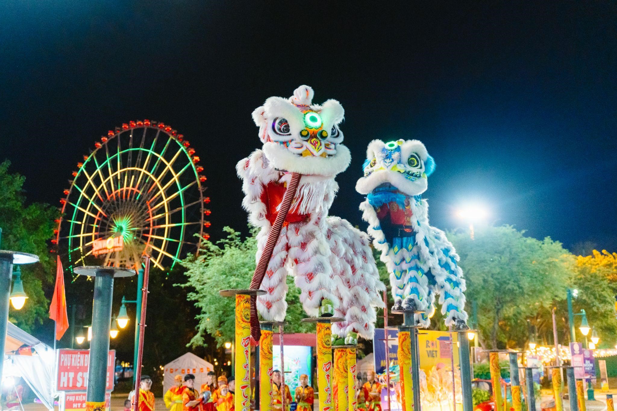 Trình diễn Lân Sư Rồng Mai Hoa Thung mỗi cuối tuần là điểm nhấn tại Danang Downtown