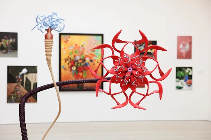 Tác phẩm được trưng bày tại triển lãm Flowers - Flora in Contemporary Art & Culture. Ảnh: Matt Chung/Wallpaper 
