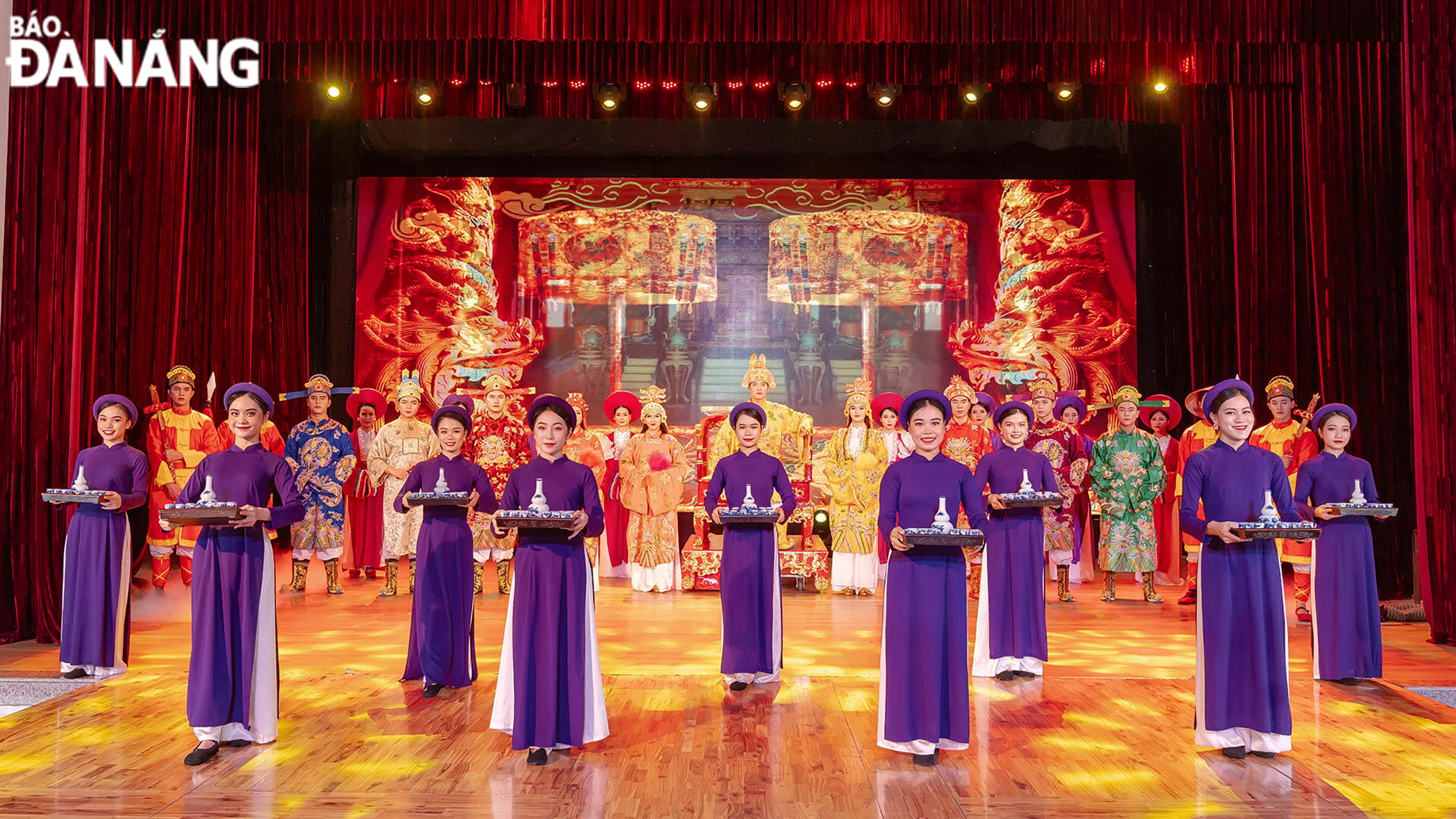 Chương trình “Áo Dài Show” (của VKSTAR). Ảnh: NGỌC HÀ	