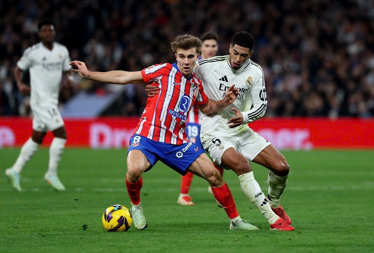 Trận “nội chiến” giữa Real Madrid (áo trắng) và Atletico Madrid tại vòng 1/8 Champions League 2024-2025 rất đáng được chờ đợi. Ảnh: Reuters