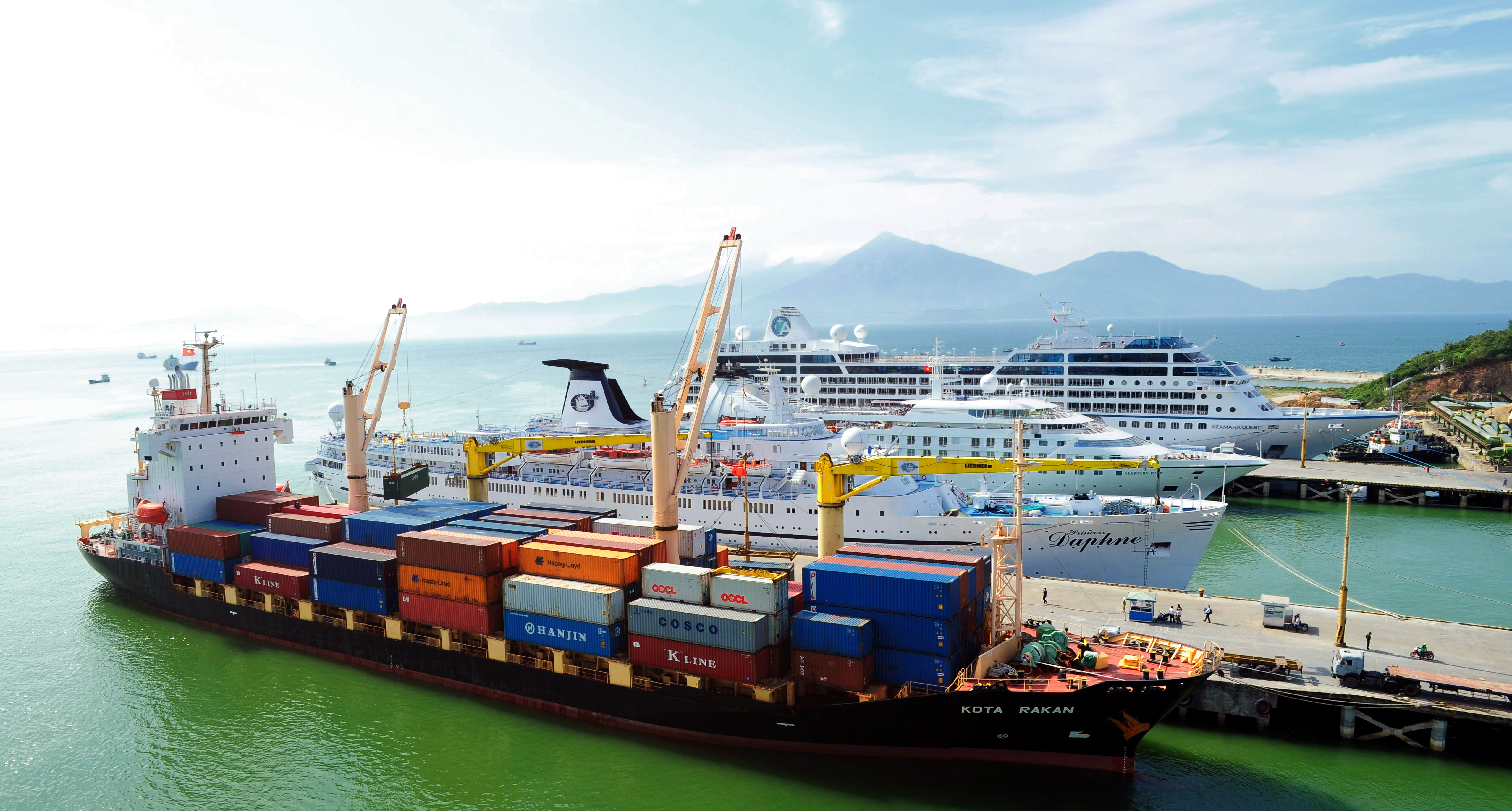 Tien Sa Port is operating as a multi-functional port as serving as a cargo port and a cruise port. Photo: PHUONG UYEN