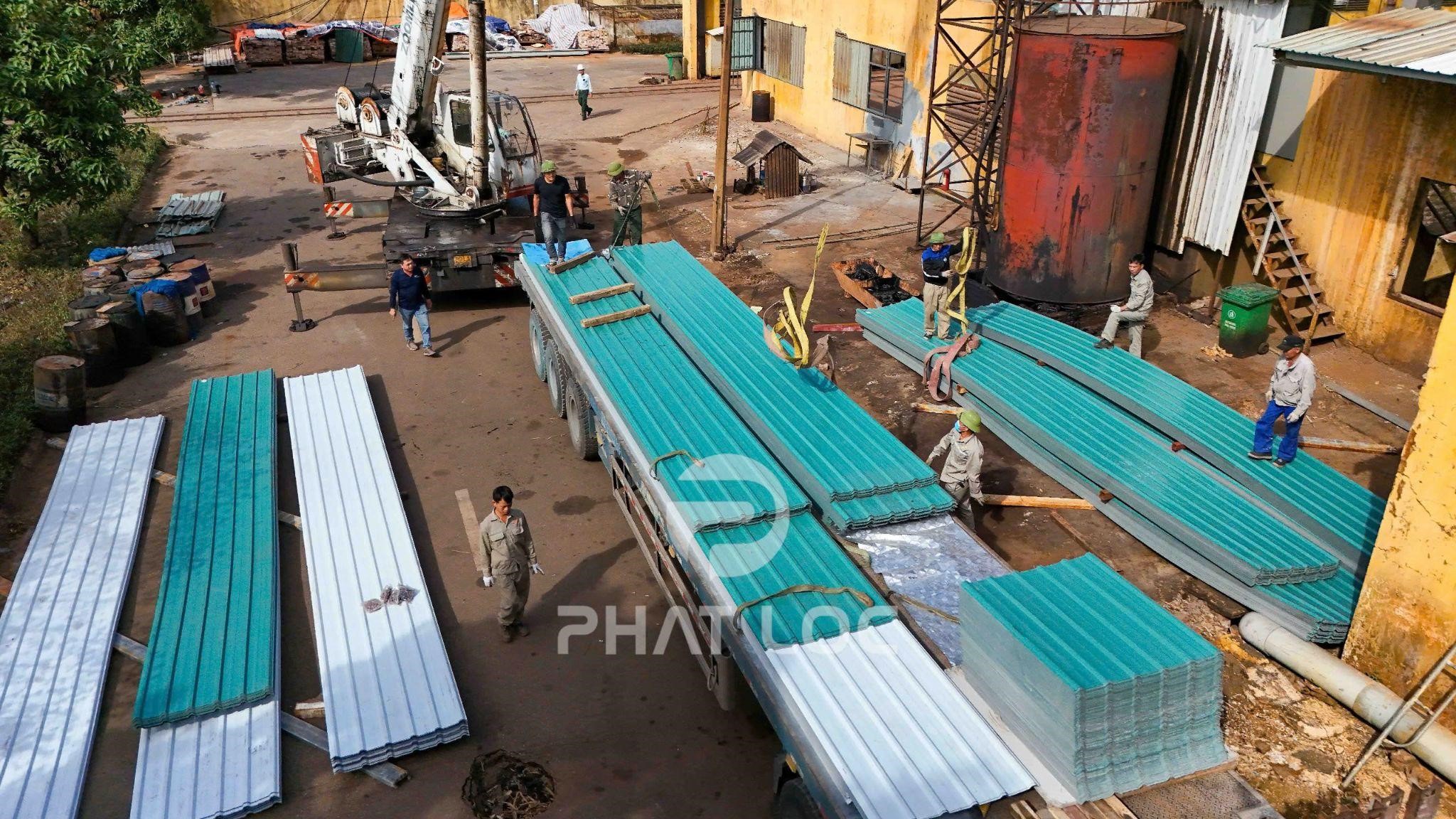 Tôn nhựa PVC/ASA dễ dàng lắp đặt.