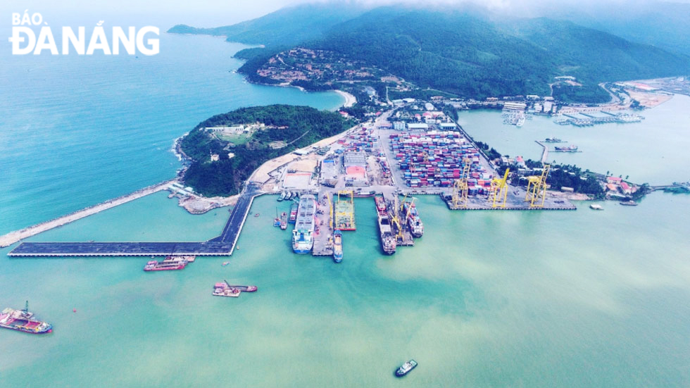 Khu Thương mại tự do Đà Nẵng tích hợp các chức năng logistis cảng biển, sân bay gắn với các hoạt động thương mại, dịch vụ, cống nghiệp chế xuất và các chức năng phụ trợ khác. Ảnh: P.V	
