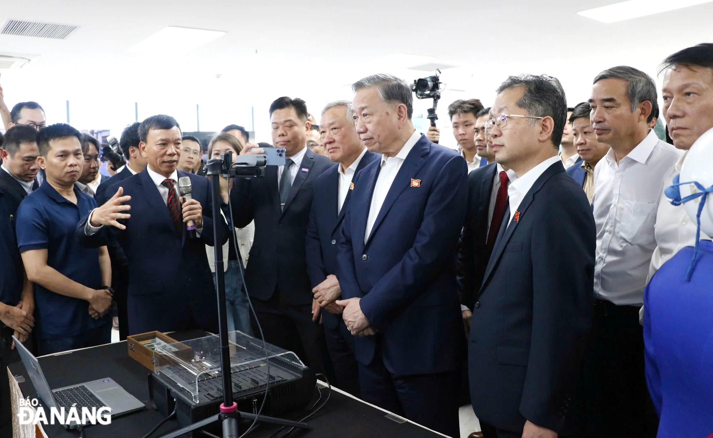 Party General Secretary To Lam listens to information about the Da Nang Software Park No. 2