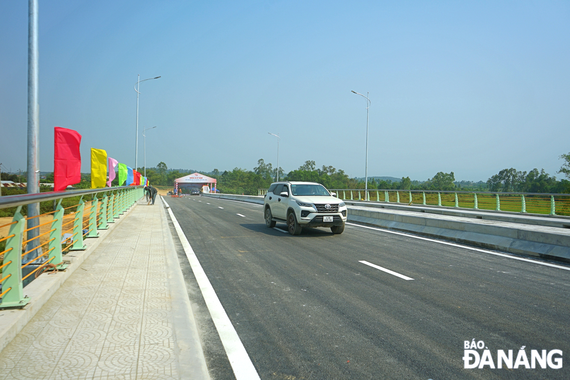The contractor has completed 90% of the bridge piers; installed 20 reinforced concrete girders; and fully joined the bridge span.