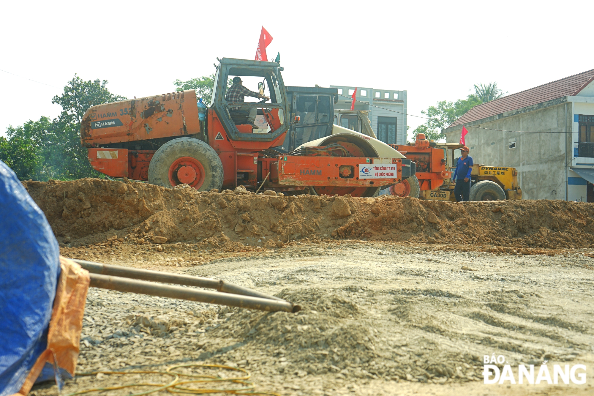 The investor is continuously coordinating with the contractor to inspect, review, and urge progress, while also working with the Land Clearance Board to accelerate compensation and clearance procedures to ensure timely project completion in May, 2025.