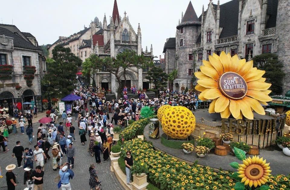 Sun World Ba Na Hills đón lượng khách kỷ lục trong lịch sử 16 năm
