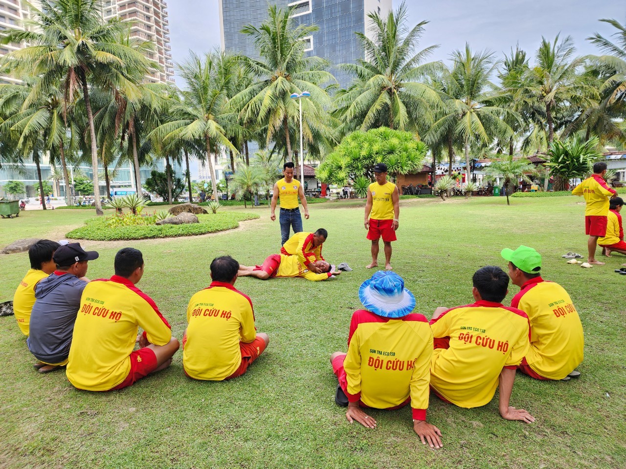 Giữ cho biển Đà Nẵng an toàn, văn minh