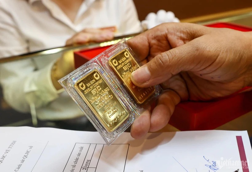 Giá vàng trong nước tăng phi mã, giao dịch quanh mức 106,4 triệu đồng