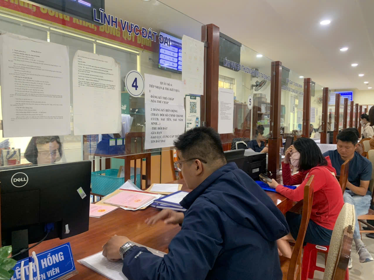 Lượng người làm thủ tục đất đai tăng, cẩn trọng với chiêu trò tạo 